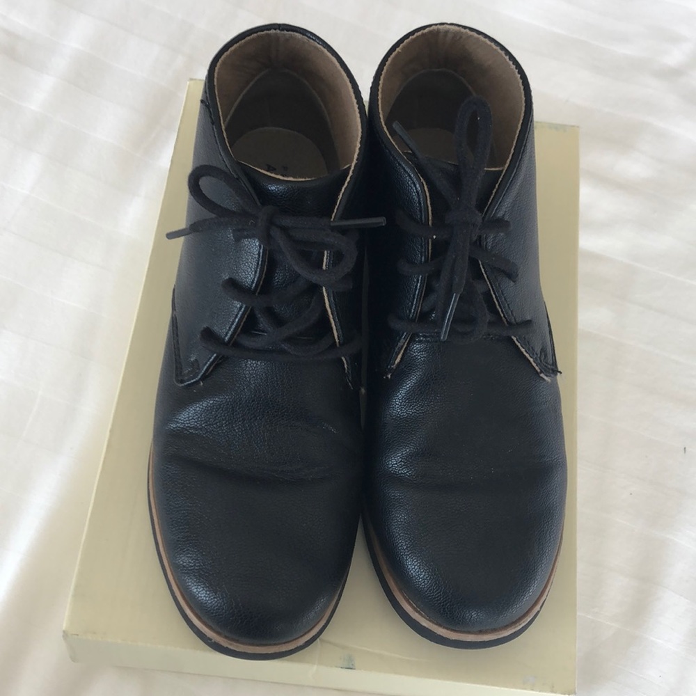 Boys black leather dress shoes sz 5